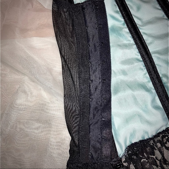 Frederick’s of Hollywood sea foam lace corset - Picture 13 of 15